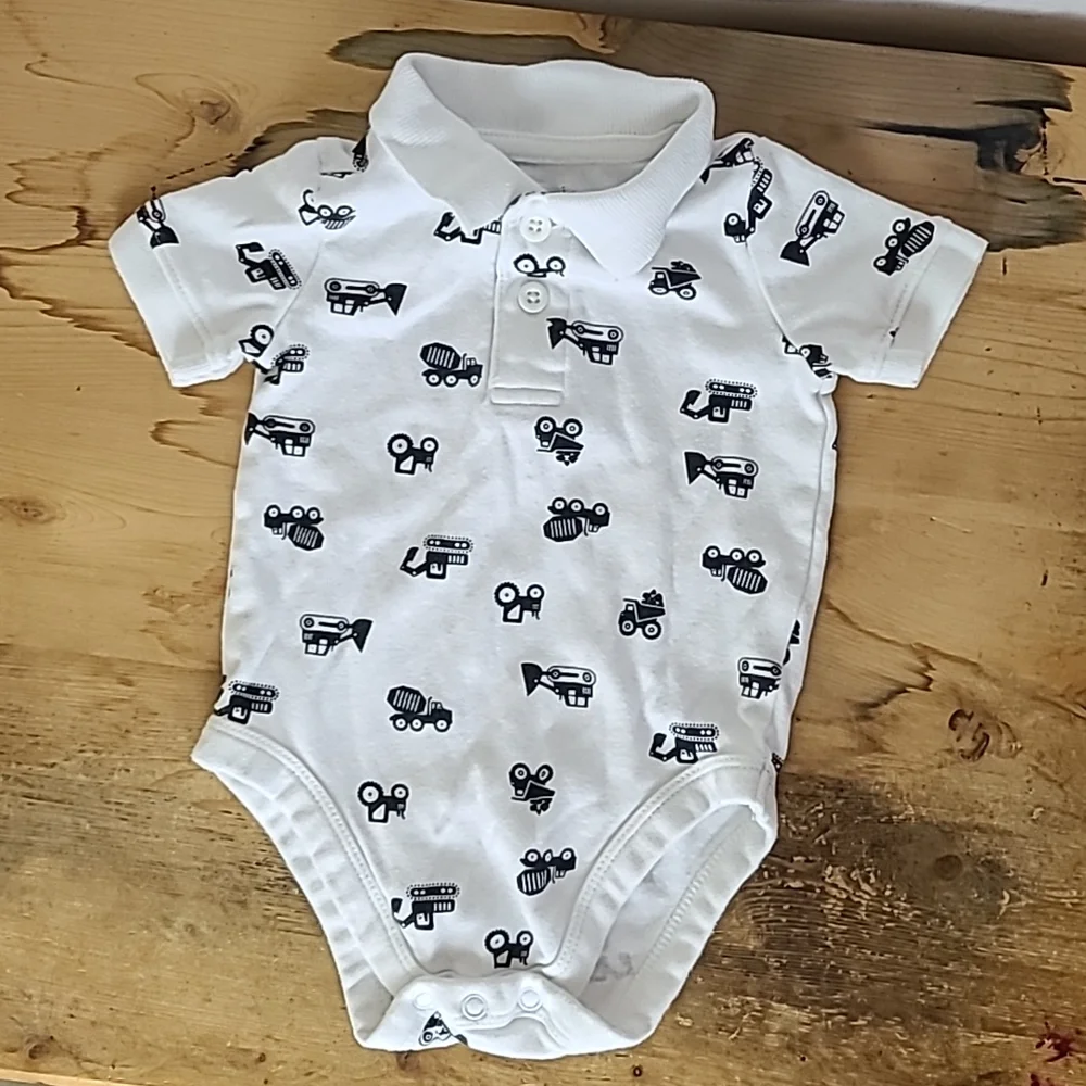 (2) Sleeper and bodysuit 3-6m